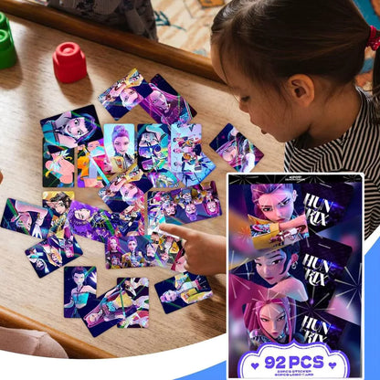 Caja de Cartas K-Pop Demon Hunters – Huntrix & Saja Boys (92 piezas)