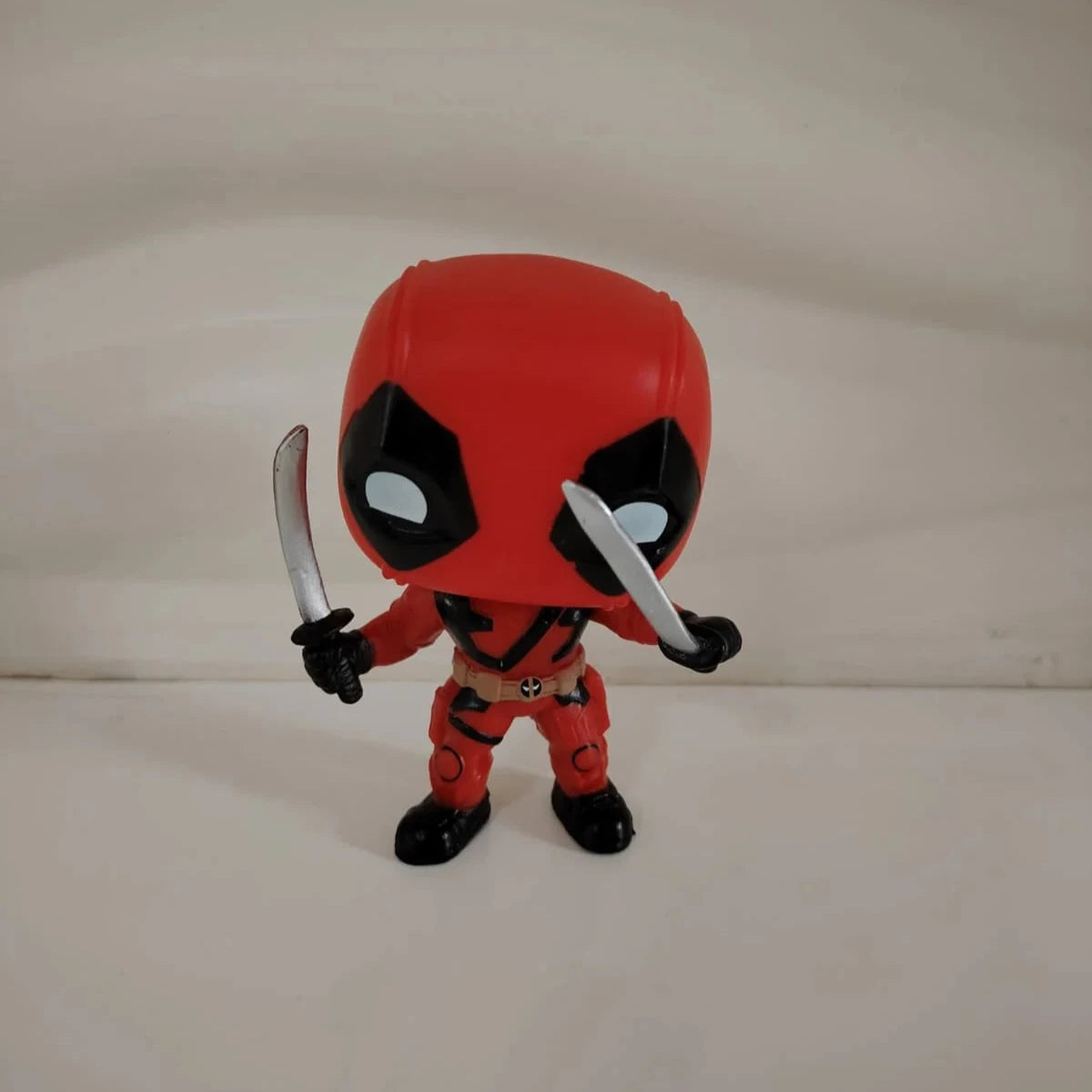 Figuras estilo Funko Pop – Deadpool y Wolverine (sin caja)